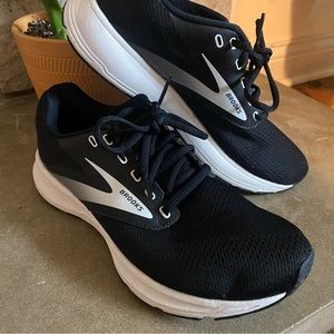 Brook’s size 9.5